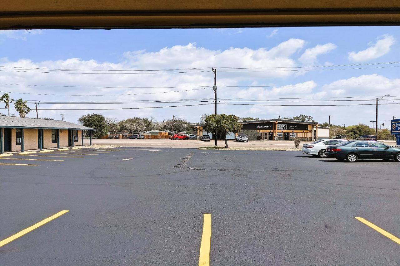 Economy Inn คิงส์วิลล์ ภายนอก รูปภาพ
